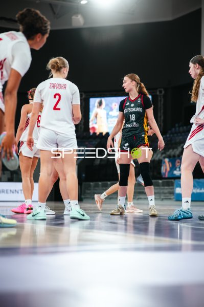 Nele Prowaznik (#18; Team Deutschland u16w 2026) im Spielgeschehen gegen Poland