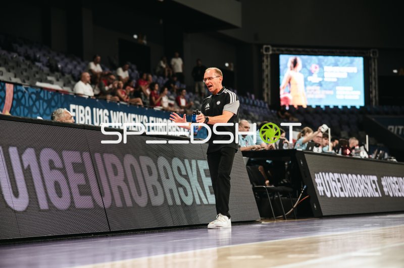 Trainer an der Seitenlinie beim FIBA U16 Women's EuroBasket in Pitesti