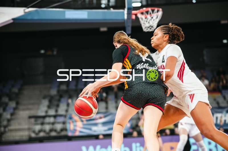 Deutschland u16w im Zweikampf gegen Poland bei der FIBA-Jugend-EM