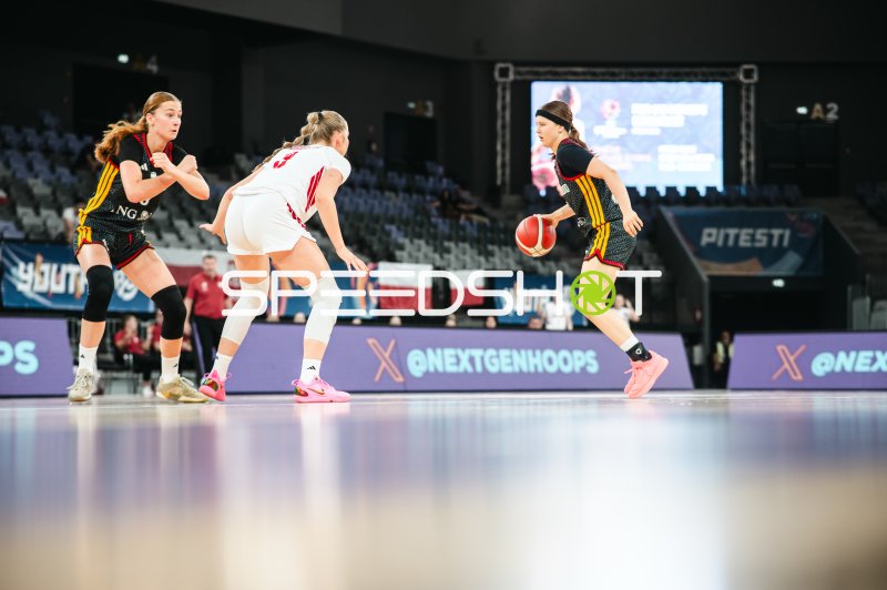 Nele Prowaznik (#18; Team Deutschland u16w 2026) im Angriff gegen Poland
