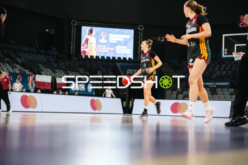 Deutschland u16w beim Dribbling in der Pitesti Arena