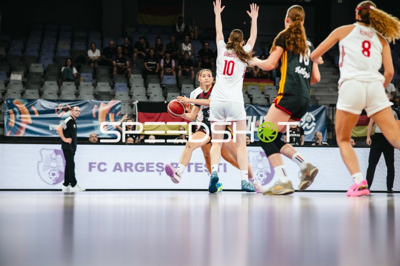 Deutschland u16w im Angriff gegen Poland bei der U16-EM in Pitesti