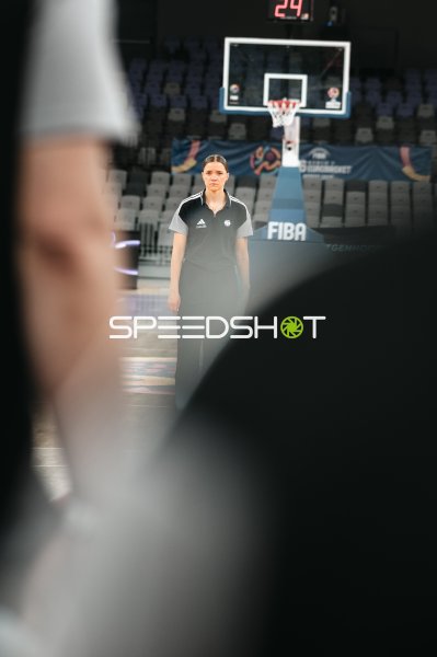 Trainerin von Team Deutschland u16w bei der Mannschaftsaufstellung in Pitesti