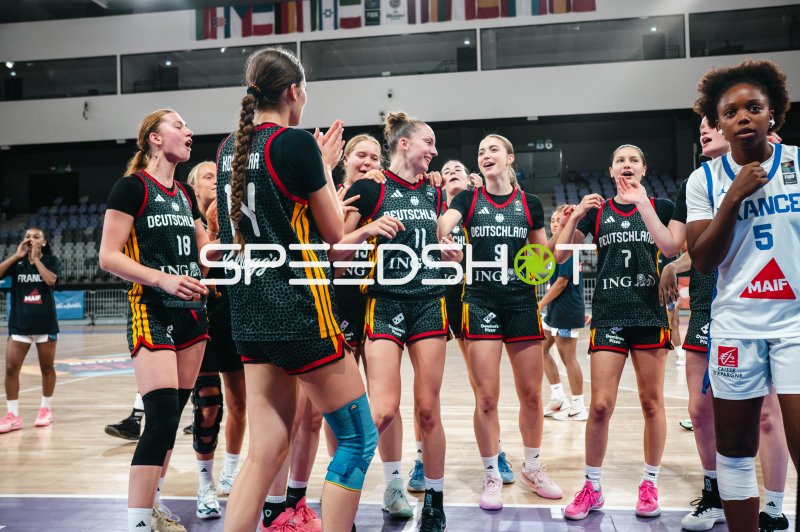 Nele Prowaznik (#18; Team Deutschland u16w 2026) beim Jubel nach dem Spiel