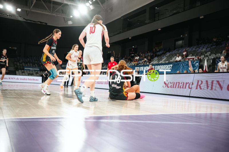 Nele Prowaznik (#18; Deutschland u16w) am Boden bei FIBA U16 Women's EuroBasket