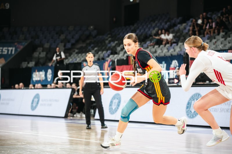 Deutschland u16w beim Dribbling gegen Poland in der Pitesti Arena