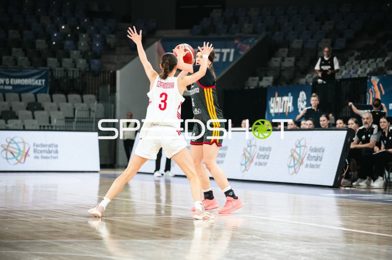 Daria Szatkowska (#3; Poland) verteidigt gegen Deutschland u16w bei Youth EuroBasket