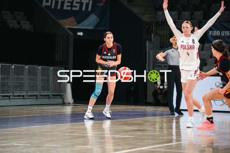 Deutschland u16w im Spielaufbau gegen Poland bei FIBA U16