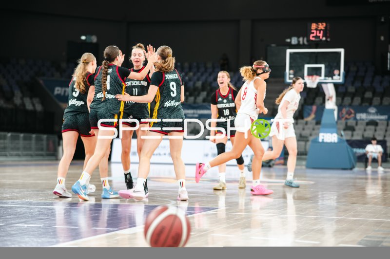 Nele Prowaznik (#18; Team Deutschland u16w 2026) beim Jubel nach Korberfolg
