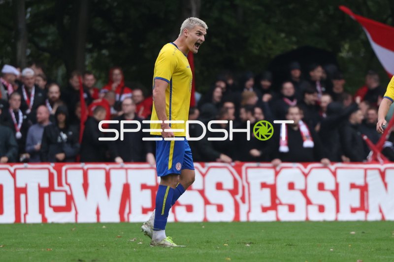 Marek Janssen (Rot-Weiss Essen) mit emotionalem Jubel