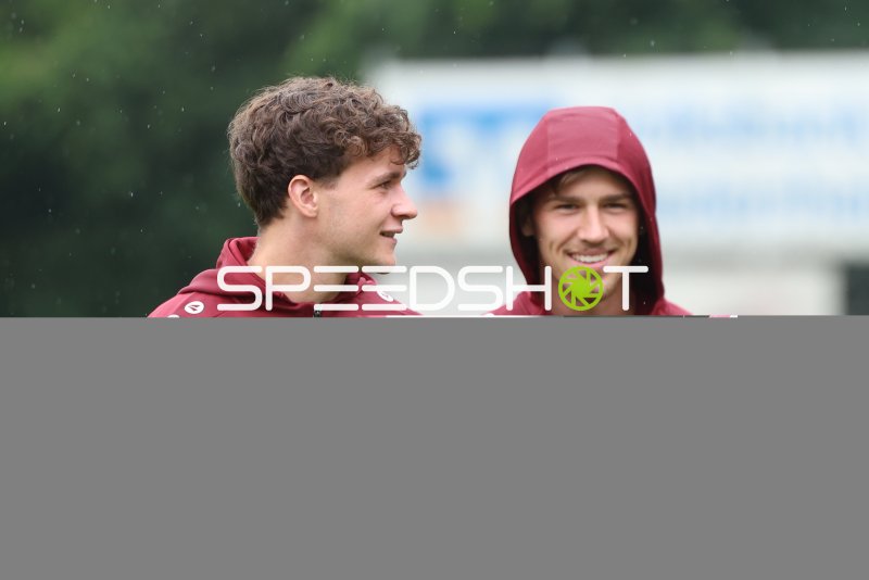 Spieler am Spielfeldrand beim Fußballspiel in Sonsbeck