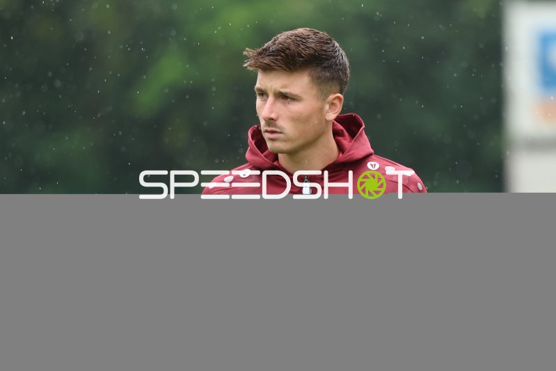 Spieler im Regen beim Spiel in Sonsbeck
