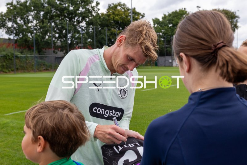 Die letzten Autogramme von Eric Smith (FC St. Pauli)?