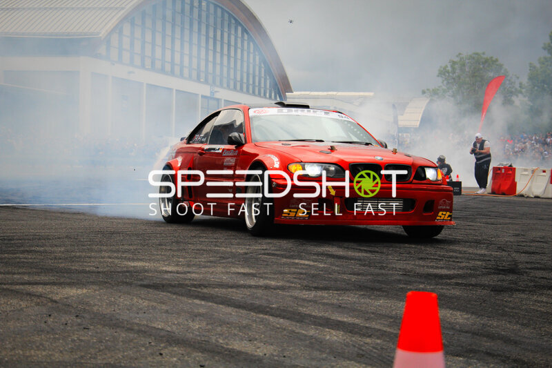 Driftwagen auf Driftstrecke