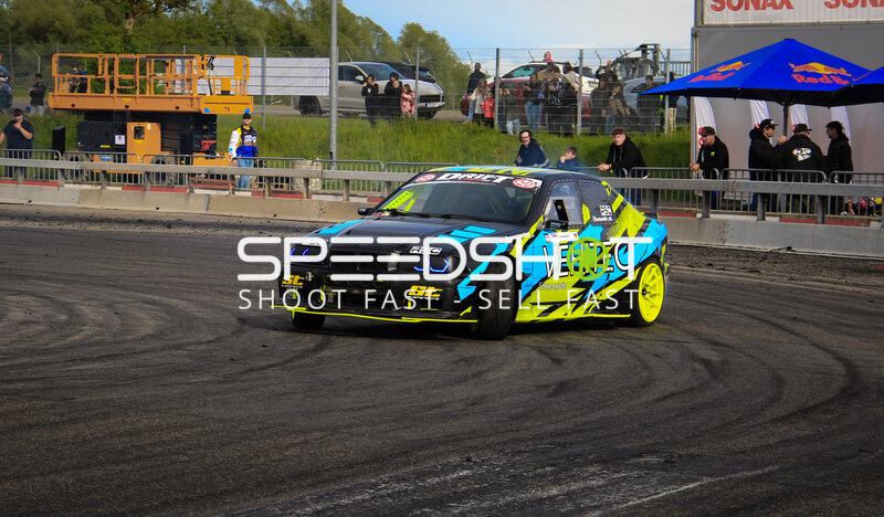 Driftfahrzeug in Aktion