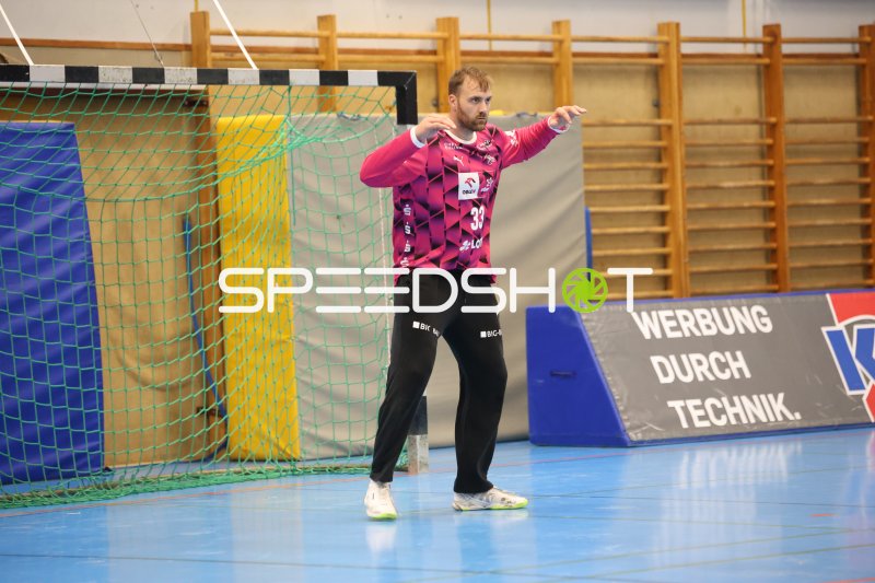 Andreas Wolff (#33; THW Kiel) im Tor der Edgar Meschkat Halle