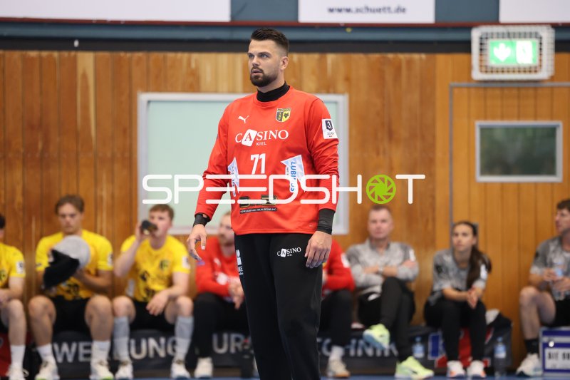 Tom Landgraf (#71; TSV Altenholz) im Spielgeschehen