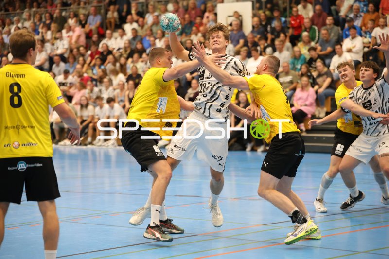 Julius Eisend (#28) im Sprungwurf gegen TSV Altenholz-Doppelblock