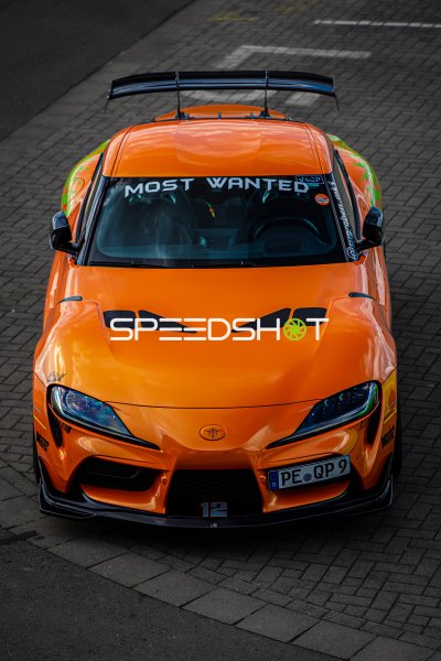 Toyota GR Supra #12 'Most Wanted' in leuchtendem Orange in Oschersleben