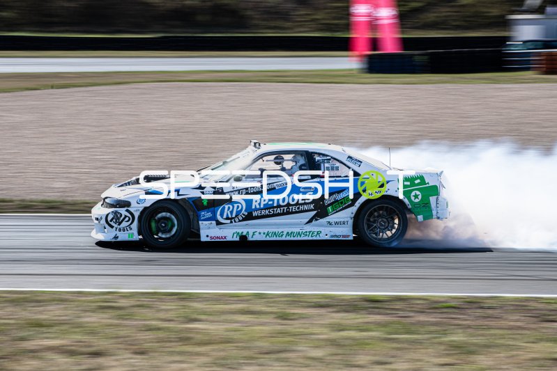 Nissan Skyline R33 #21 von Franz Kuncic (Greendoorgarage) driftet in Oschersleben