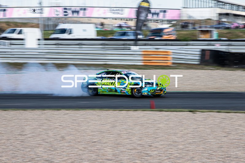 BMW E92 von Walton Motorsport beim Drift in Oschersleben