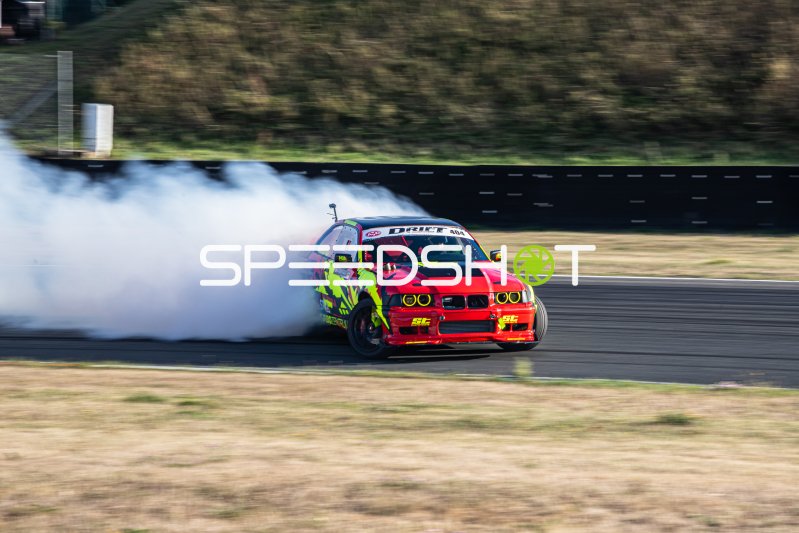 BMW E36 #404 driftet mit massiver Rauchentwicklung in Oschersleben