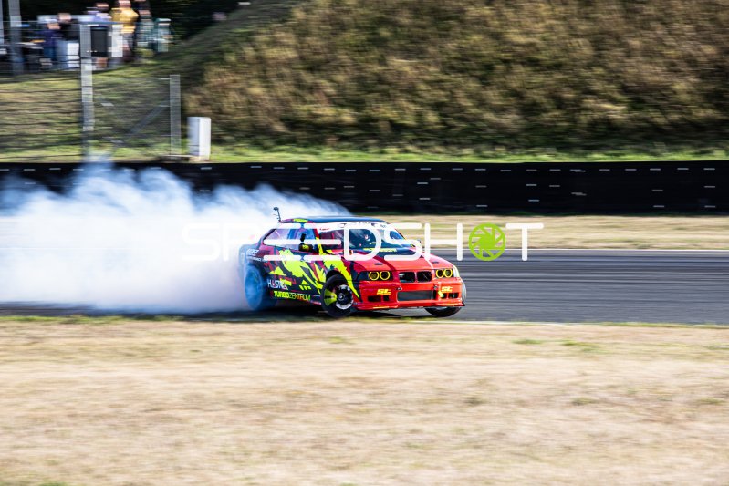 BMW E36 Drift-Action mit massiver Rauchentwicklung in Oschersleben