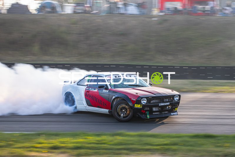 Drift-Fahrzeug #63 mit massiver Rauchentwicklung in Oschersleben