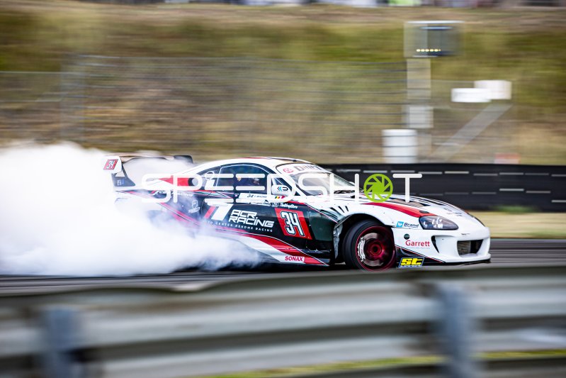 Toyota Supra #34 von Tom Rekoms (ACR Racing) driftet in Oschersleben