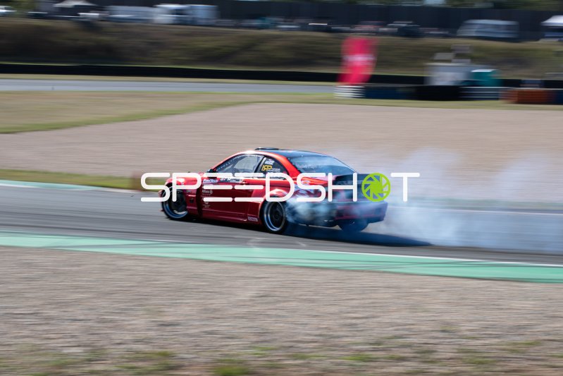 BMW E46 in vollem Drift auf der Motorsport Arena Oschersleben