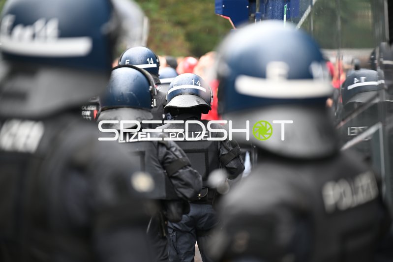 Polizeieinsatz am Carl-Benz-Stadion in Mannheim