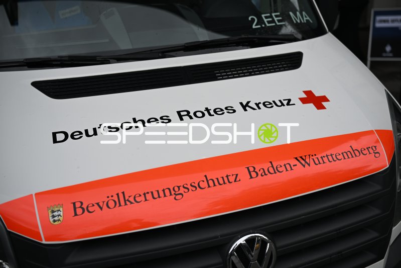 DRK-Fahrzeug des Bevölkerungsschutzes Baden-Württemberg am Carl-Benz-Stadion