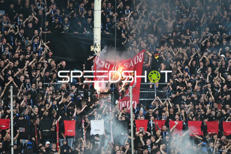 Waldhof-Fans verbrennen Fahne im Carl-Benz-Stadion Mannheim