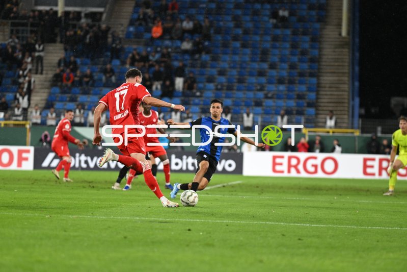 Erencan Yardımcı (#17; 1. FC Kaiserslautern) zieht ab gegen SV Waldhof Mannheim