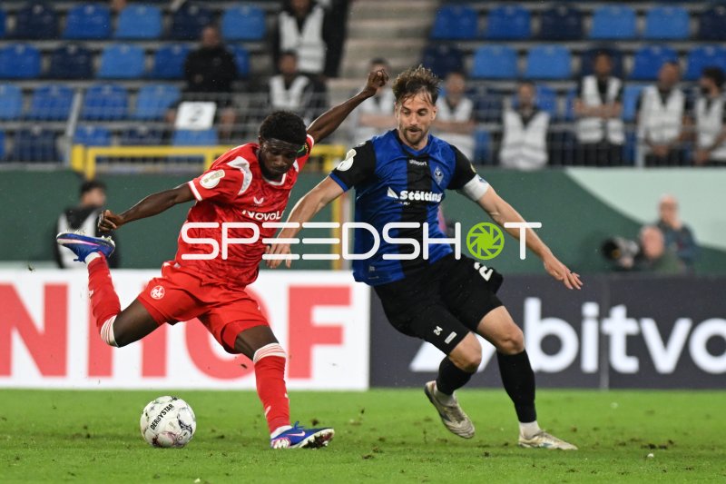 Lukas Klünter (#24; SV Waldhof Mannheim) im Zweikampf gegen 1. FC Kaiserslautern