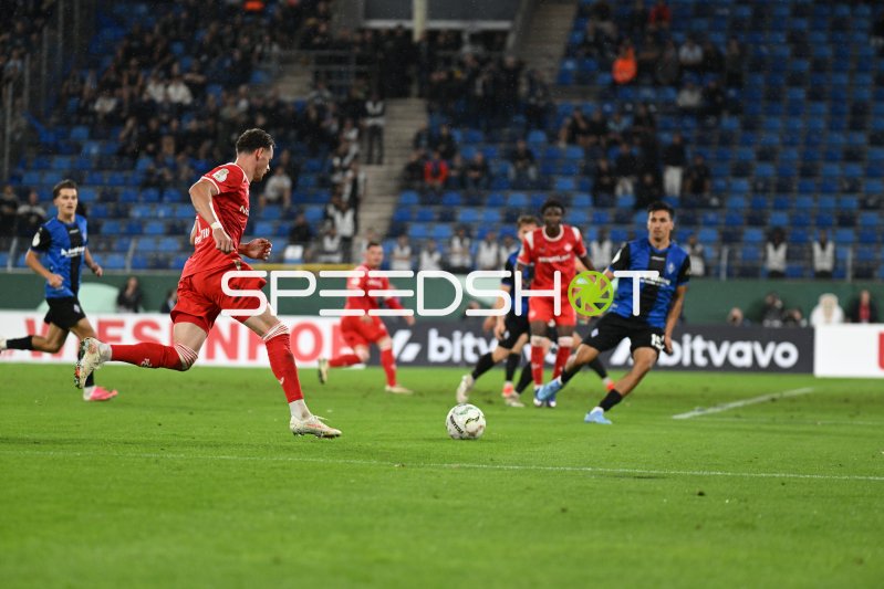 1. FC Kaiserslautern im Angriff beim Spiel gegen SV Waldhof Mannheim