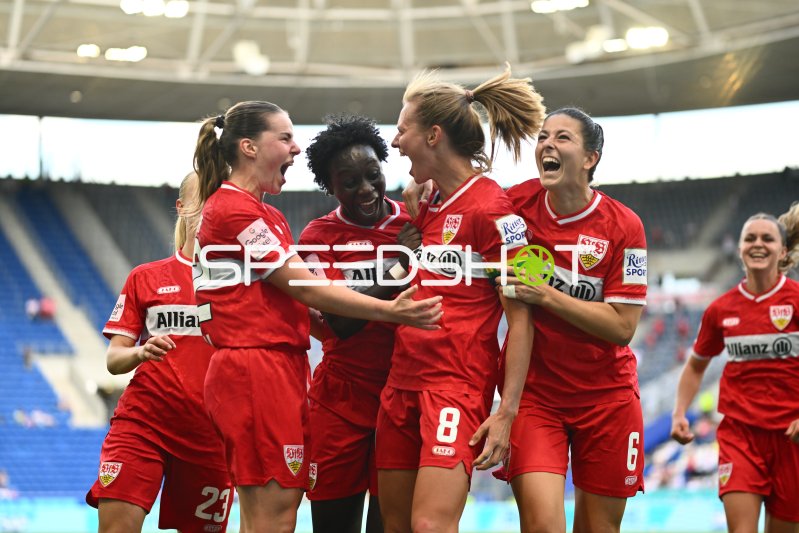 Chantal Hagel (#6; VfB Stuttgart) und Adriana Achcinska (#22; VfB Stuttgart) beim Torjubel