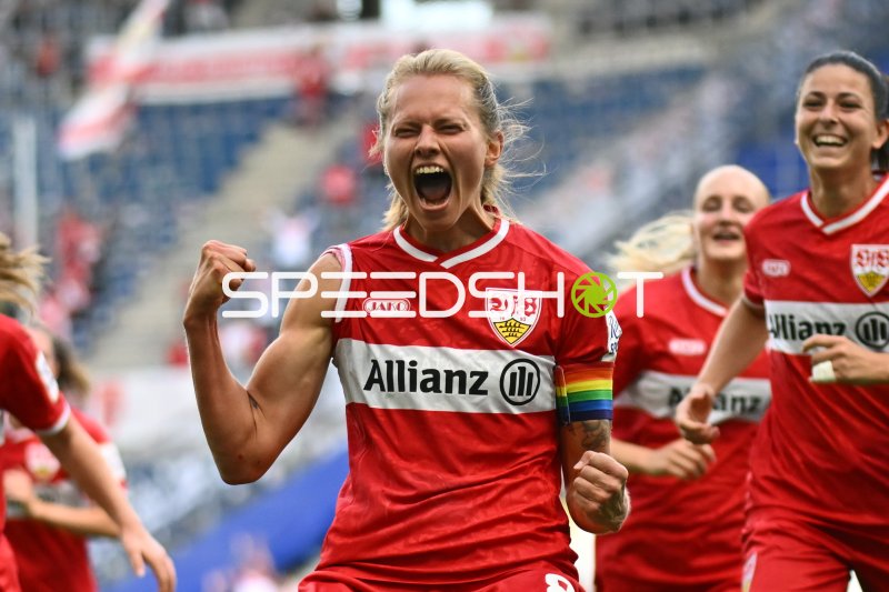 Chantal Hagel (VfB Stuttgart) jubelt ausgelassen nach Torerfolg
