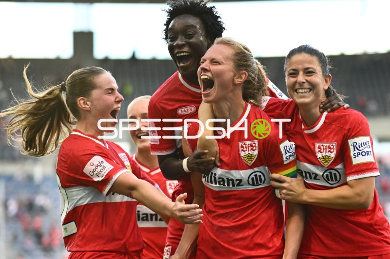 Chantal Hagel, Adriana Achcinska und Luzie Zähringer jubeln für VfB Stuttgart
