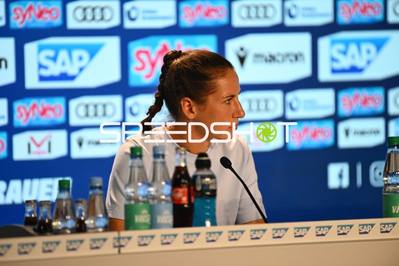 Eva-Maria Virsinger (TSG Hoffenheim) bei der Pressekonferenz in Sinsheim
