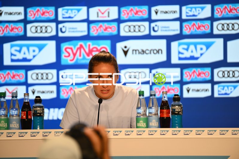 Eva-Maria Virsinger (TSG Hoffenheim) bei Pressekonferenz in Sinsheim
