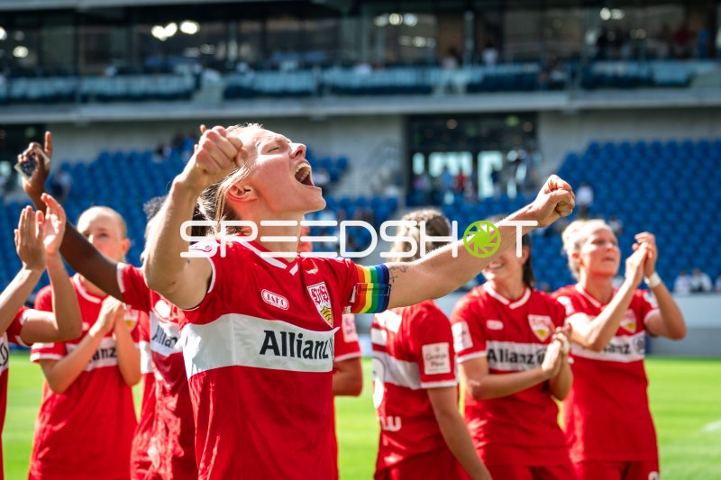 VfB Stuttgart Frauen feiern Sieg in der SNP Arena Sinsheim