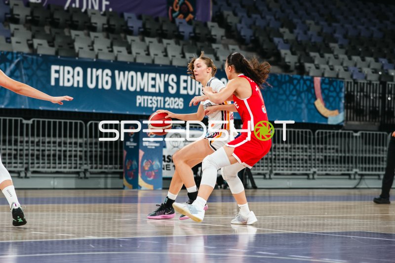 Deutschland u16w im Zweikampf gegen Turkey bei FIBA U16 Women's Euro