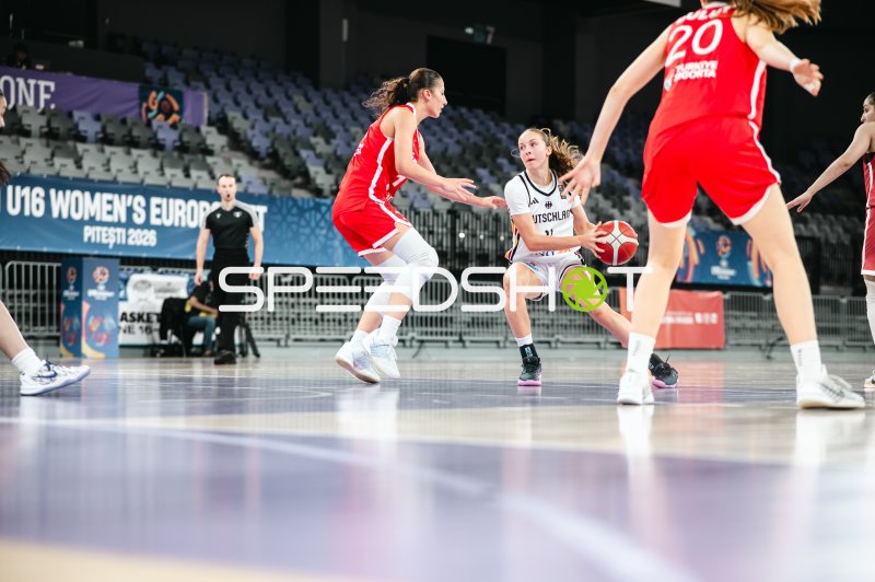 Deutschland u16w im Zweikampf gegen Turkey bei der U16 Women's Eurobasket 2026