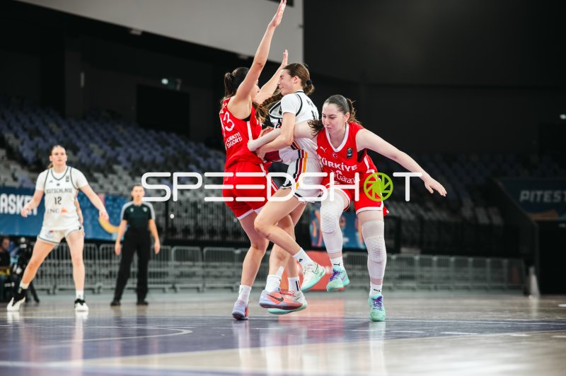 Deutschland u16w im Zweikampf gegen Turkey bei der Pitesti Arena