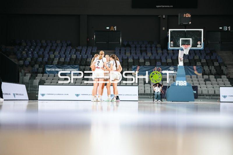 Catharina Schlechter (#2; Deutschland u16w) im Mannschaftskreis beim FIBA U16 Women's EuroBasket