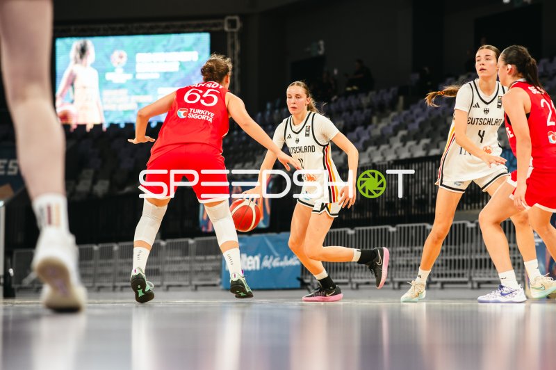 Deutschland u16w im Zweikampf gegen Turkey bei der Pitesti Arena