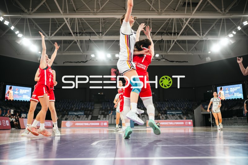 Deutschland u16w im Angriff gegen Turkey bei FIBA U16 Women's EuroBasket