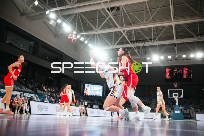 Deutschland u16w im Zweikampf gegen Turkey beim FIBA Women's EuroBasket