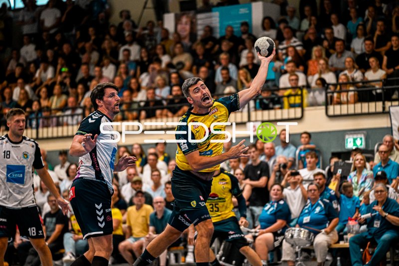 Jacob Arenth Lassen (#9; Rhein Neckar Löwen) beim Sprungwurf gegen Kornwestheim